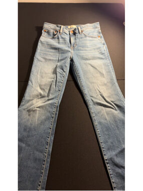 Madewell Mid-Rise Flared Jeans in Light Indigo Wash Size 30